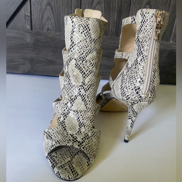 BCBG Generation "Duchess" Snakeskin heeled sandal with back zip, NWOT, sz 9 - Picture 8 of 12